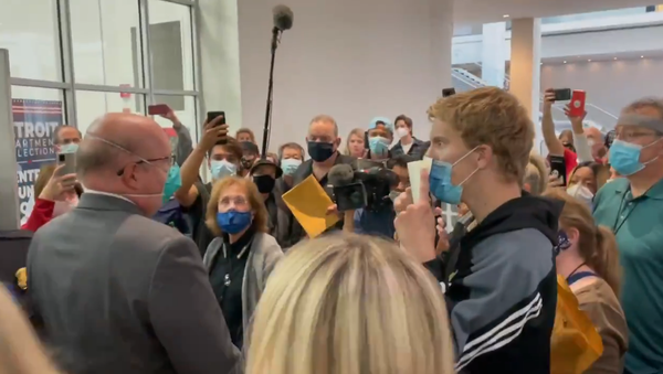Screenshot from a video showing alleged Trump supporters demanding to stop the count in a Detroit voting tally room - Sputnik International