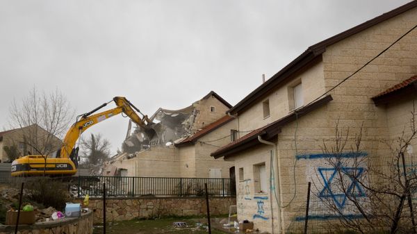 A bulldozer demolishes a house in the West Bank settlement of Ofra, Wednesday, March 1, 2017 - Sputnik International