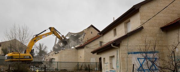A bulldozer demolishes a house in the West Bank settlement of Ofra, Wednesday, March 1, 2017 A bulldozer demolishes a house in the West Bank settlement of Ofra, Wednesday, March 1, 2017 - Sputnik International