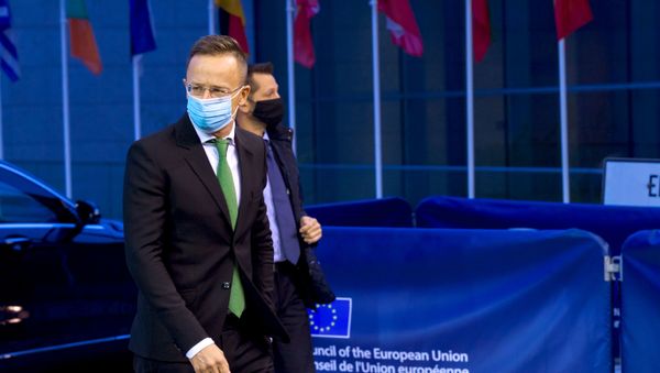 Minister for foreign affairs of Hungary Peter Szijjarto arrives to attend a European Foreign Affairs ministers council in Luxembourg October 12, 2020. - Sputnik International