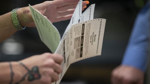 Poll workers sort out early and absentee ballots at the Kenosha Municipal building on Election Day, Tuesday, Nov. 3, 2020, in Kenosha, Wis.  - Sputnik International