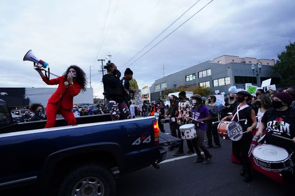 People march during a protest after the 3 November elections, Wednesday, 4 November 2020, in Portland, Oregon.  - Sputnik International