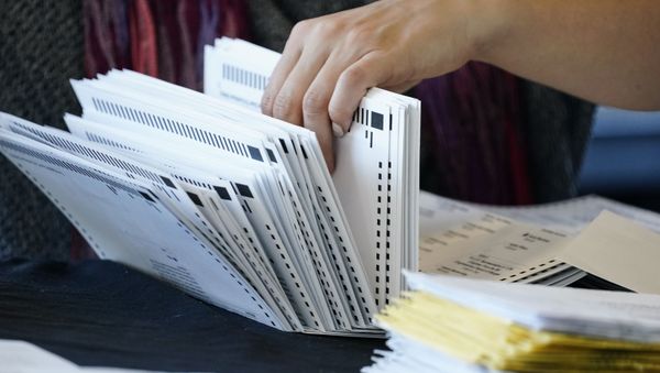 An election worker handles ballots as vote counting in the general election continues at State Farm Arena on Thursday, Nov. 5, 2020, in Atlanta - Sputnik International