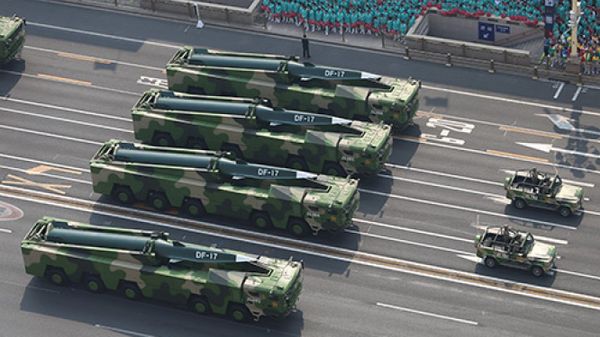 Making their debut in the general public for the first time, DF-17 hypersonic missiles join China's National Day parade held in Beijing on October 1, 2019 - Sputnik International