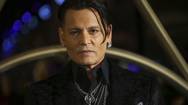 Actor Johnny Depp poses for photographers upon arrival at the premiere of the film Fantastic Beasts: The Crimes of Grindelwald, at a central London cinema, Tuesday, 13 November 2018.  - Sputnik International