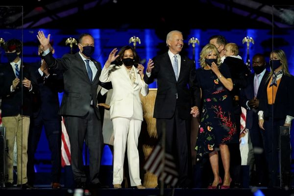 Forecasts Predicting Landslide for Biden & 'Blue Wave' for Dems Underrated Trump's Appeal, Prof Says - Sputnik International