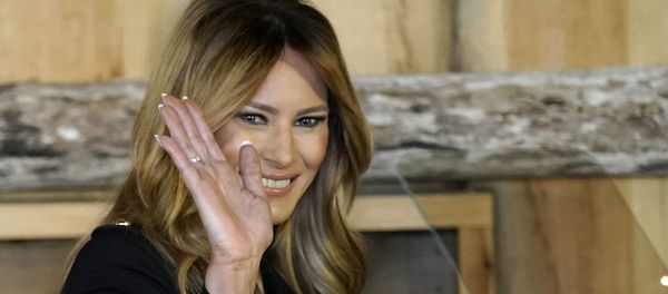 First lady Melania Trump waves after speaking at a campaign event, Saturday, Oct. 31, 2020, in West Bend, Wis - Sputnik International