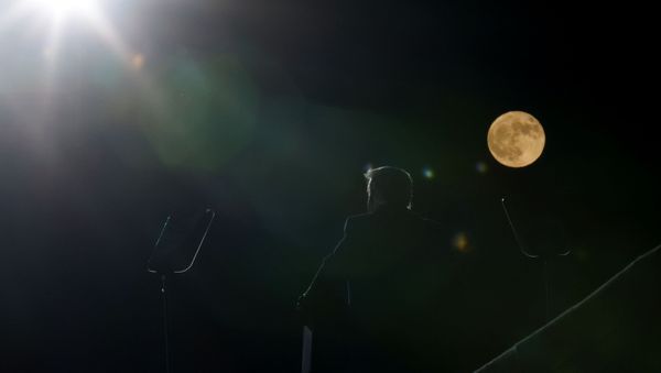 The moon is seen as U.S. President Donald Trump holds a campaign rally at Pittsburgh-Butler Regional Airport in Butler, Pennsylvania, U.S., October 31, 2020.  - Sputnik International