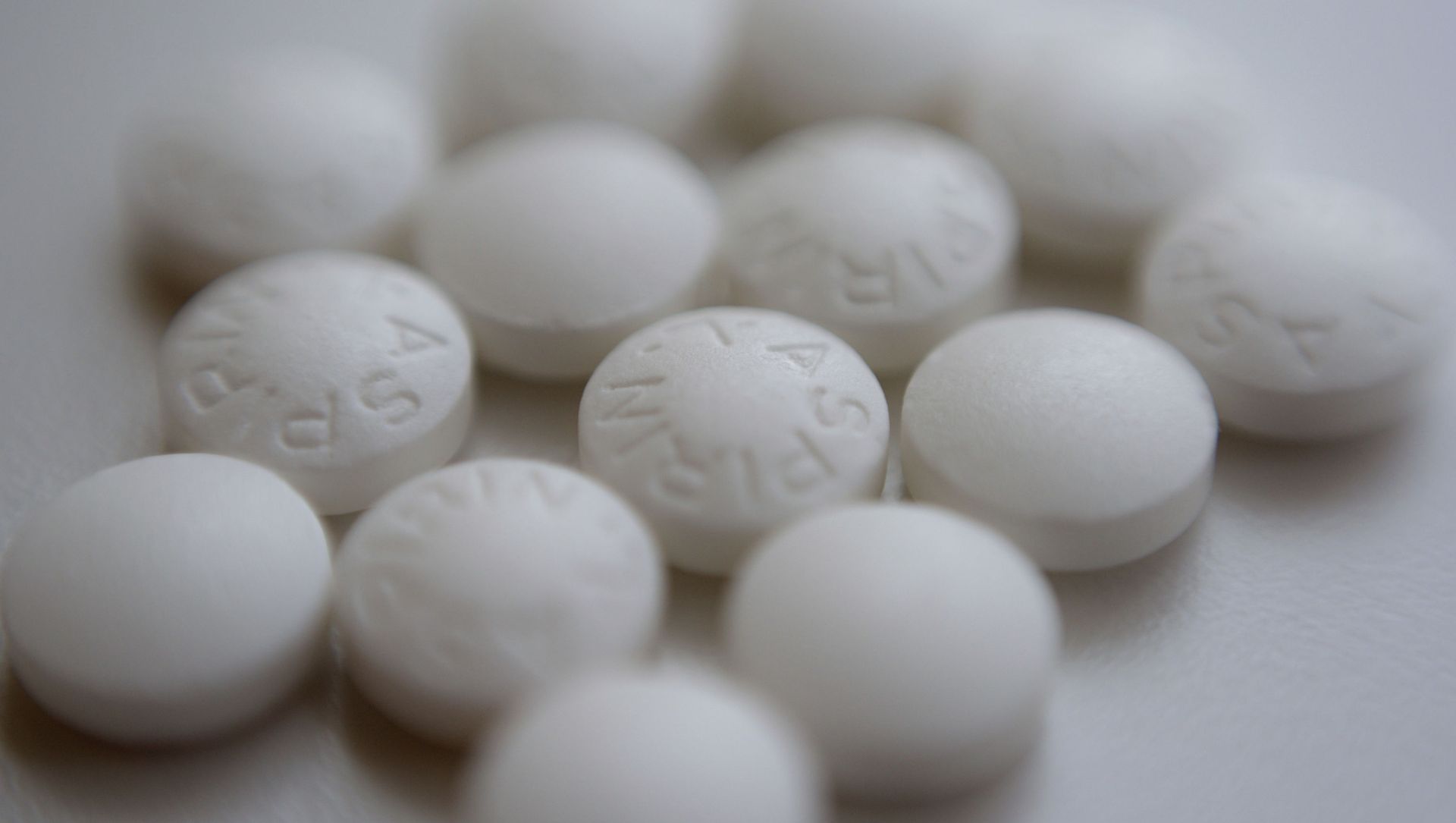 This Thursday, Aug. 23, 2018 file photo shows an arrangement of aspirin pills in New York. A new study suggests millions of people need to rethink their use of aspirin to prevent a heart attack. If you've already had a heart attack, doctors recommend taking a low-dose aspirin a day to prevent a second one. But if you don't yet have heart disease, doctors now advise routine aspirin can do more harm than good. This Thursday, Aug. 23, 2018 file photo shows an arrangement of aspirin pills in New York. A new study suggests millions of people need to rethink their use of aspirin to prevent a heart attack. If you've already had a heart attack, doctors recommend taking a low-dose aspirin a day to prevent a second one. But if you don't yet have heart disease, doctors now advise routine aspirin can do more harm than good. - Sputnik International, 1920, 18.03.2021