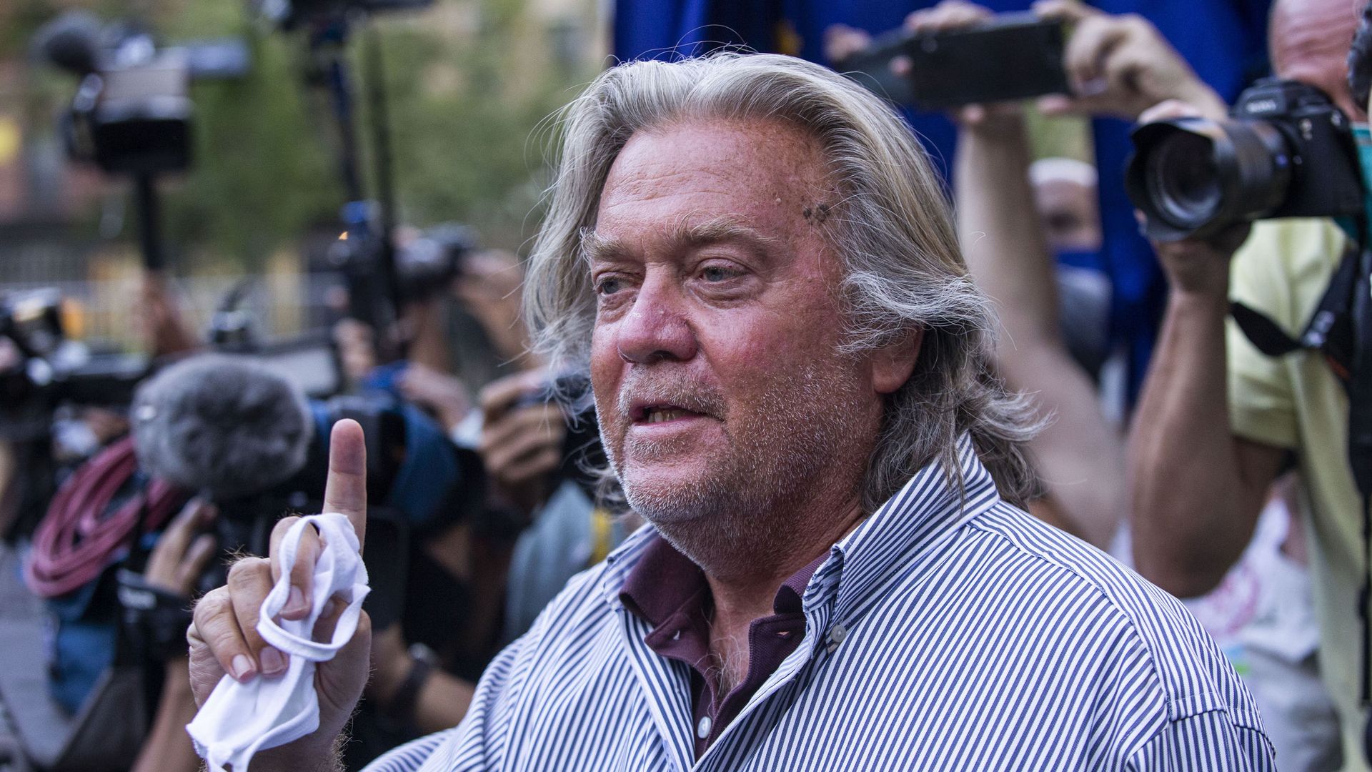 President Donald Trump's former chief strategist Steve Bannon speaks with reporters after pleading not guilty to charges that he ripped off donors to an online fundraising scheme to build a southern border wall, Thursday, Aug. 20, 2020, in New York President Donald Trump's former chief strategist Steve Bannon speaks with reporters after pleading not guilty to charges that he ripped off donors to an online fundraising scheme to build a southern border wall, Thursday, Aug. 20, 2020, in New York - Sputnik International, 1920, 22.11.2021