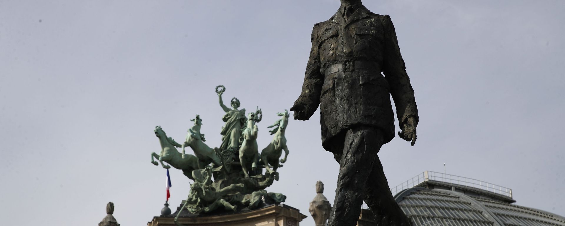 The statue of General Charles de Gaulle is pictured before VE Day ceremonies Friday May 8, 2020 in Paris The statue of General Charles de Gaulle is pictured before VE Day ceremonies Friday May 8, 2020 in Paris - Sputnik International, 1920, 31.01.2023
