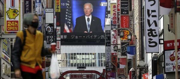 A screen shows live broadcast of President-elect Joe Biden speaking Sunday, Nov. 8, 2020 at the Shinjuku shopping district in Tokyo - Sputnik International
