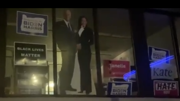 Democrats' Building in Portland, Oregon Defaced With 'F**k Biden', 'No Presidents' Graffiti Democrats' Building in Portland, Oregon Defaced With 'F**k Biden', 'No Presidents' Graffiti - Sputnik International