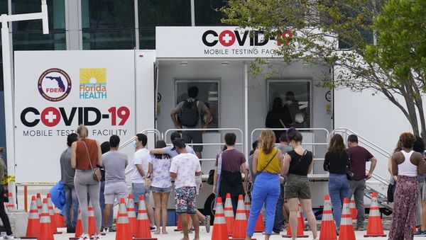 People line up at a COVID-19 rapid test site, Saturday, Nov. 7, 2020 in Miami Beach, Fla. According to an AP analysis of data from John Hopkins University, the 7-day rolling average for daily new cases rose from 61,166 on Oct. 22 to 94,625 on Nov. 5.  - Sputnik International