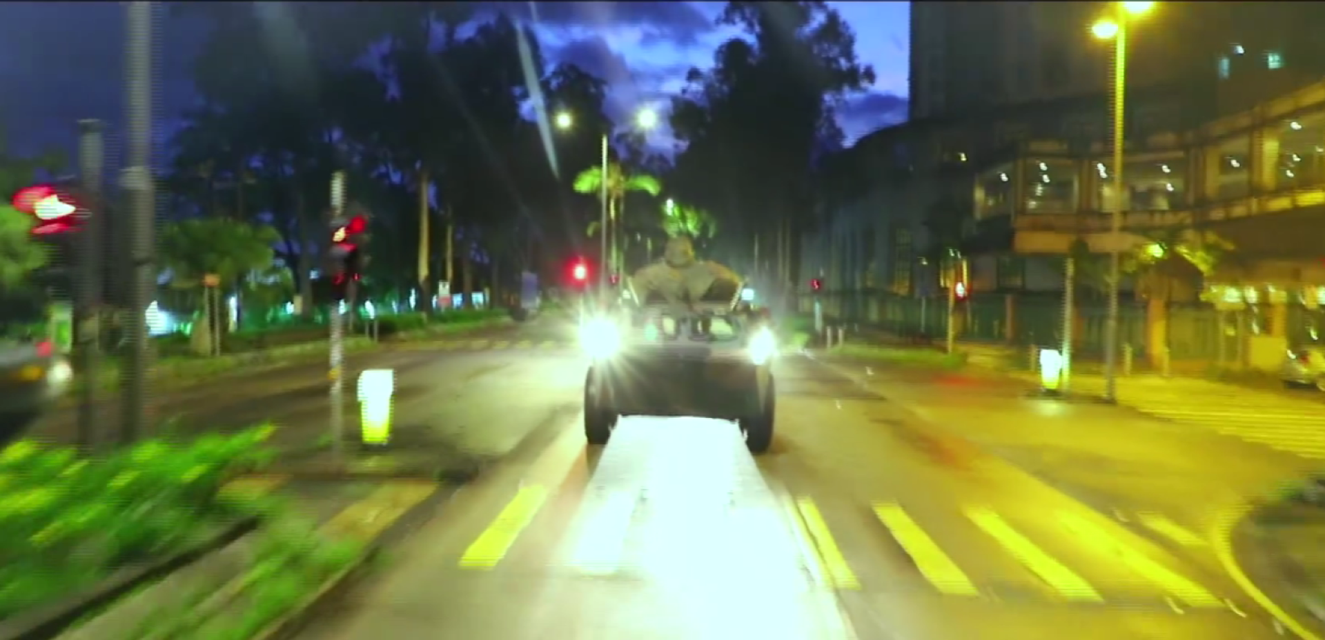An armored personnel carrier of China's People's Liberation Army's Hong Kong garrison rolls down streets on their way to mountain drills An armored personnel carrier of China's People's Liberation Army's Hong Kong garrison rolls down streets on their way to mountain drills - Sputnik International, 1920, 07.09.2021