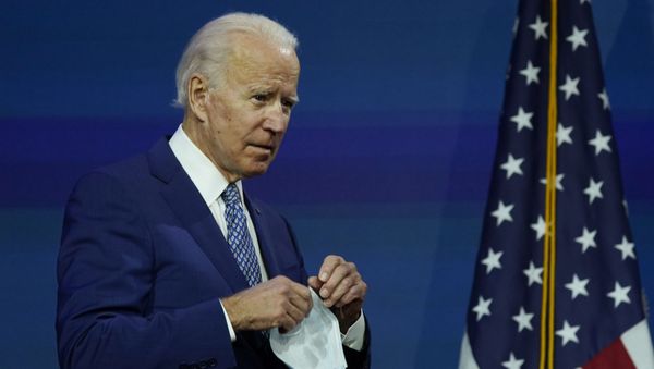After removing his face mask as he walked on stage, President-elect Joe Biden continues to the podium to speak at The Queen theater, Monday, Nov. 9, 2020, in Wilmington, Del. - Sputnik International