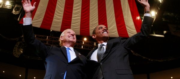 FILE PHOTO: U.S. Democratic Presidential nominee Senator Barack Obama (D-IL) and his Vice Presidential nominee Senator Joe Biden (D-DE) (L) participate in a campaign rally in Sunrise, Florida, U.S., October 29, 2008 - Sputnik International