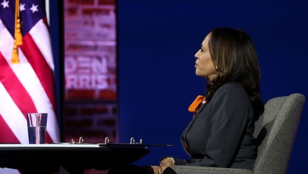 U.S. Vice president-elect Kamala Harris listens as she and U.S. President-elect Joe Biden meet with members of the coronavirus disease Transition COVID-19 Advisory Board in Wilmington, Delaware, U.S., November 9, 2020 - Sputnik International
