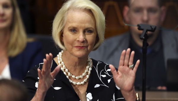FILE - In this Jan. 13, 2020, file photo Cindy McCain, wife of former Arizona Sen. John McCain, waves to the crowd  - Sputnik International