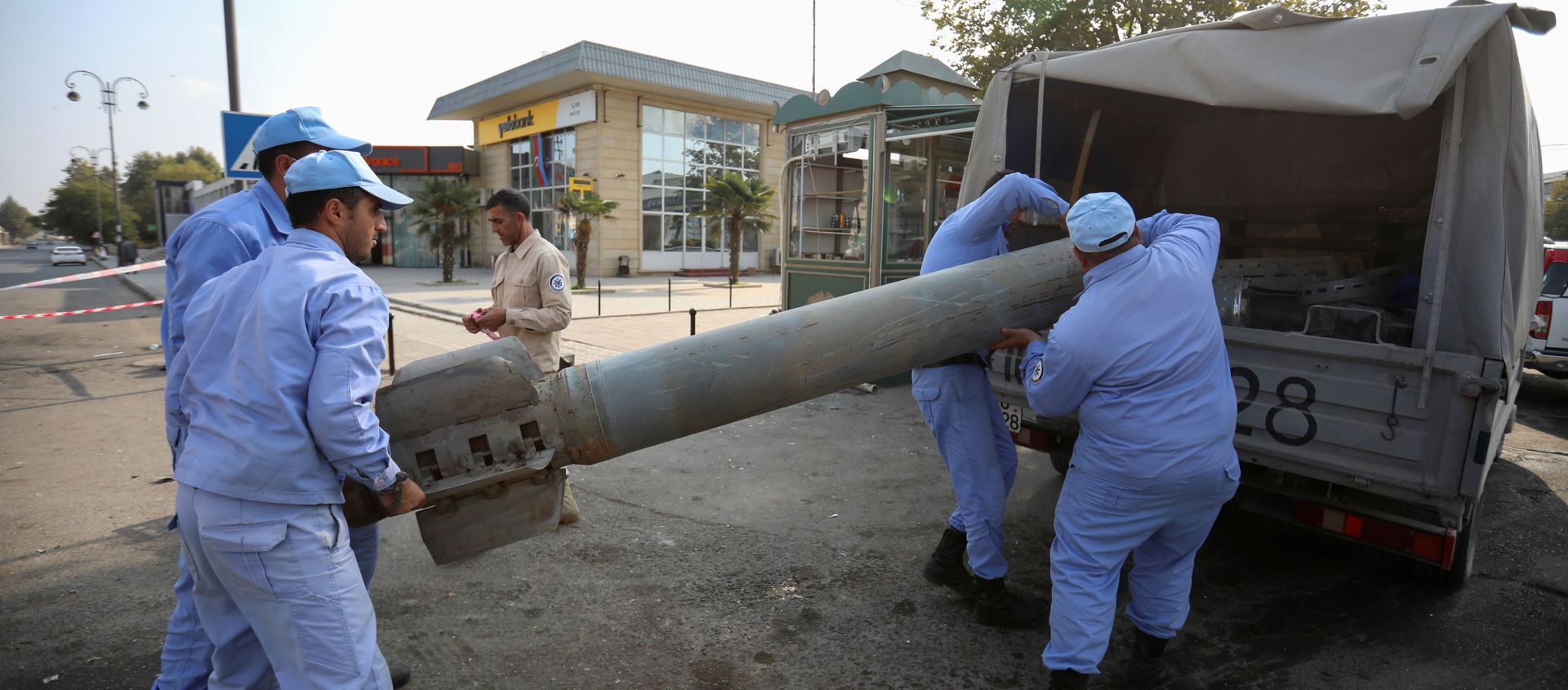 Azeri investigators load a fragment of an artillery shell in a street recently hit by shelling during a military conflict over the breakaway region of Nagorno-Karabakh, in the town of Barda, Azerbaijan October 29, 2020 Azeri investigators load a fragment of an artillery shell in a street recently hit by shelling during a military conflict over the breakaway region of Nagorno-Karabakh, in the town of Barda, Azerbaijan October 29, 2020 - Sputnik International, 1920, 11.11.2020