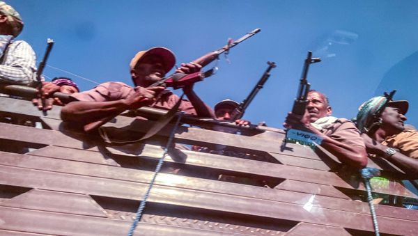 Ethiopian Amhara militia fighters heading towards the war zone in Tigray on 9 November - Sputnik International