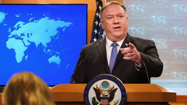 U.S. Secretary of State Mike Pompeo gives a briefing to the media - Sputnik International