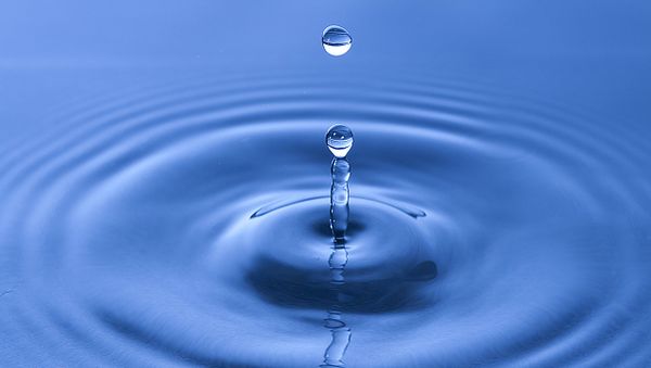 Water drop impact on a water-surface - Sputnik International