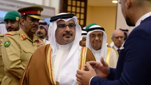 First Deputy Prime Minister and Crown Prince of the Kingdom of Bahrain Salman bin Hamad al-Khalifa (centre) at the BIDEC-2017 international defence exhibition in Bahrain. - Sputnik International