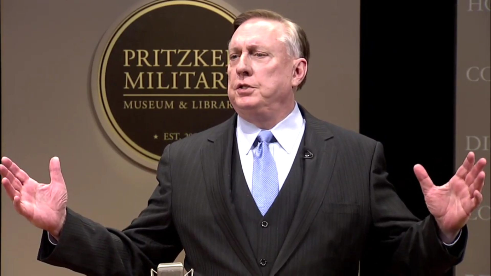 Ret. US Army Col. Douglas MacGregor speaks at the Pritzker Military Museum and Library in August 2017 - Sputnik International, 1920, 08.04.2024