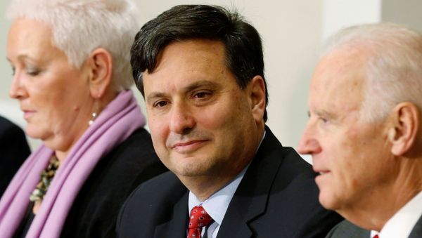 FILE PHOTO - Ebola Response Coordinator Ron Klain (C) listens to U.S. Vice President Joe Biden (R) while seated next to Special Assistant to the President Gayle Smith (L) in the Eisenhower Executive Office Building on the White House complex in Washington, U.S. November 13, 2014 - Sputnik International