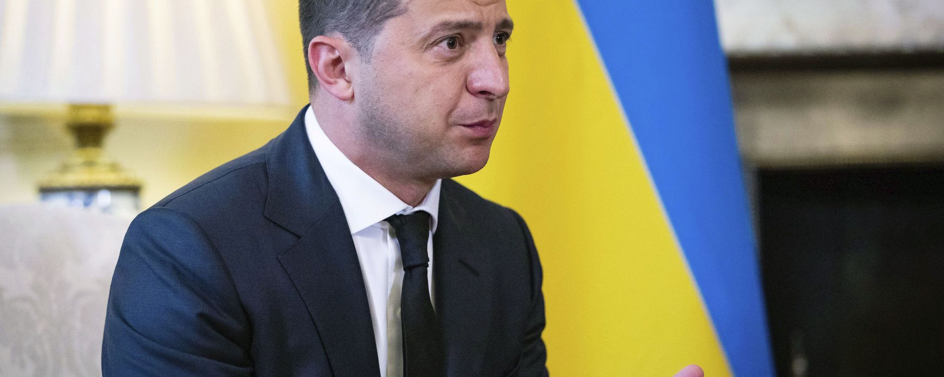 Ukraine President Volodymyr Zelensky, gestures as he talks to Britian's Prime Minister Boris Johnson,  during a meeting, in Downing Street, London, Thursday, Oct. 8, 2020 - Sputnik International, 1920, 04.10.2021