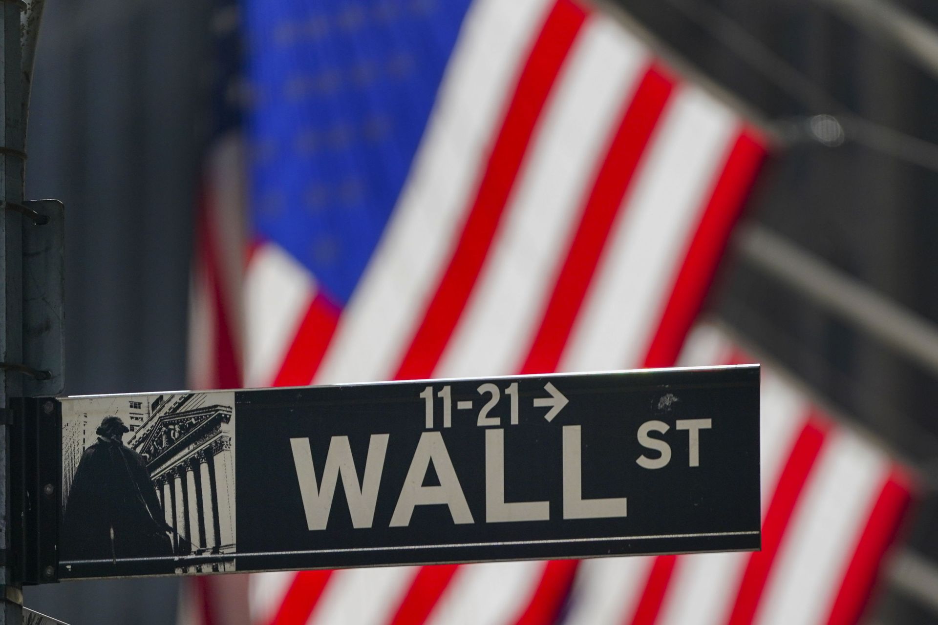 In this Wednesday, Oct. 14, 2020 file photo, the American Flag hangs outside the New York Stock Exchange in New York - Sputnik International, 1920, 18.10.2021