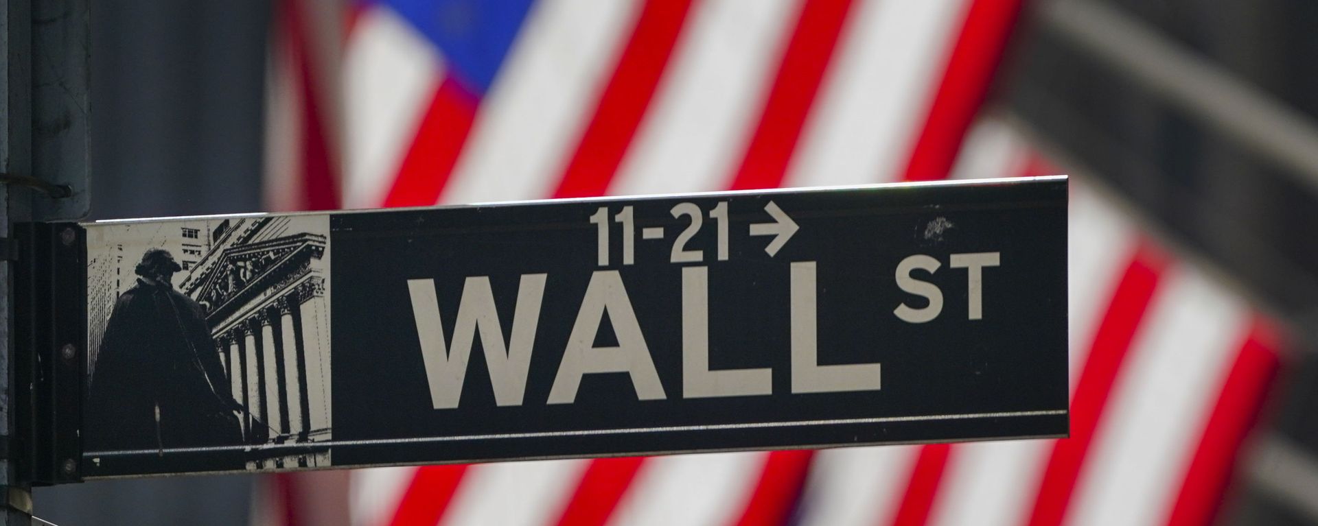 In this Wednesday, Oct. 14, 2020 file photo, the American Flag hangs outside the New York Stock Exchange in New York - Sputnik International, 1920, 13.02.2023