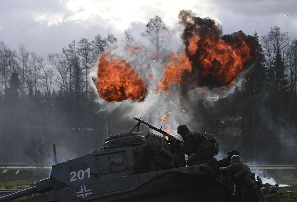 Men take part in a re-enactment of 1941's Battle of Moscow at the 'Road of Memory' museum complex in the Moscow region on 7 November 2020. Men take part in a re-enactment of 1941's Battle of Moscow at the 'Road of Memory' museum complex in the Moscow region on 7 November 2020. - Sputnik International