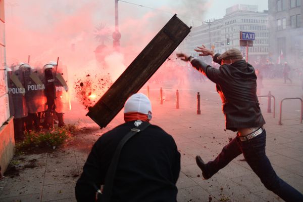 Participants of a nationalist march clash with police in Warsaw on Poland's Independence Day, 11 November 2020. Participants of a nationalist march clash with police in Warsaw on Poland's Independence Day, 11 November 2020. - Sputnik International