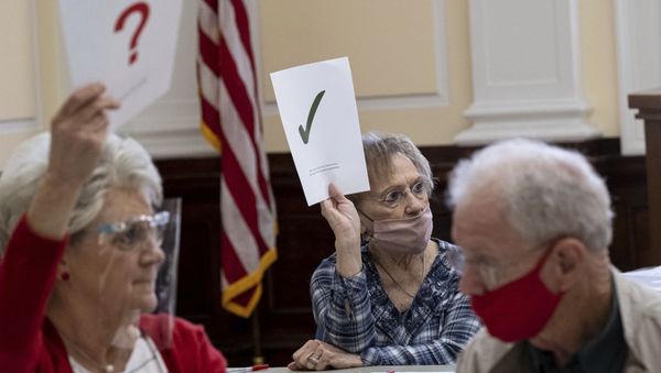 Officials sort ballots during an audit at the Floyd County administration building in Rome, Ga., on Friday morning, Nov. 13, 2020. Election officials in Georgia’s 159 counties are undertaking a hand tally of the presidential race that stems from an audit required by state law. - Sputnik International