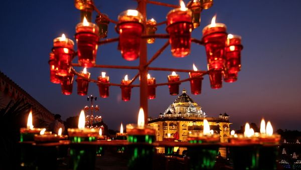 Illuminated Akshardham temple is seen on the eve of Diwali, the Hindu festival of lights, amidst the spread of COVID-19, in Gandhinagar, India, 13 November 2020.  - Sputnik International