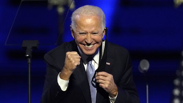 President-elect Joe Biden gestures to supporters Saturday, 7 November 2020, in Wilmington, Delaware. - Sputnik International