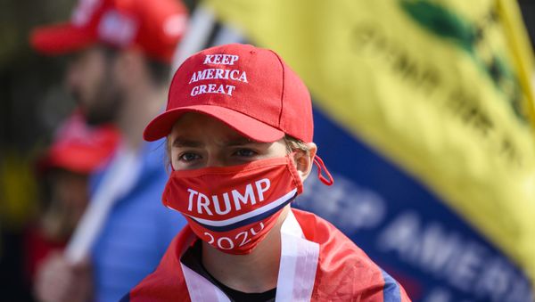 Supporters of US President Donald Trump look on in front of the White House as they gather near counter-protesters in Washington, DC on 13 November 2020. - Sputnik International