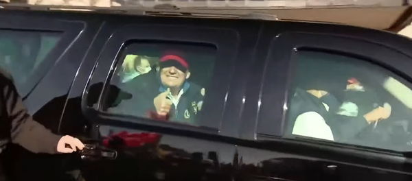 Donald Trump gives the thumbs-up to supporters as his motorcade drives through the streets of Washington, DC, 14 November 2020. Donald Trump gives the thumbs-up to supporters as his motorcade drives through the streets of Washington, DC, 14 November 2020. - Sputnik International