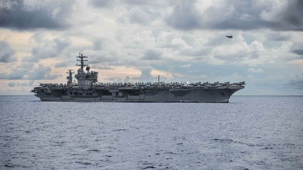 In this photo provided by U.S. Navy, USS Nimitz (CVN 68) steams alongside the Navy's only forward-deployed aircraft carrier USS Ronald Reagan (CVN 76, not in photo) in the South China Sea, Monday, July 6, 2020. - Sputnik International