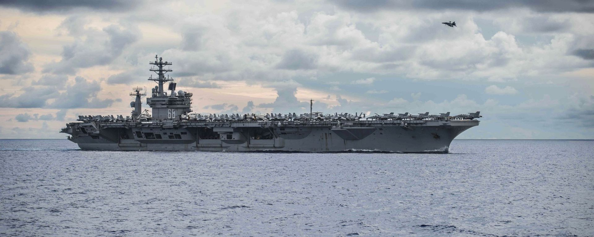 In this photo provided by U.S. Navy, USS Nimitz (CVN 68) steams alongside the Navy's only forward-deployed aircraft carrier USS Ronald Reagan (CVN 76, not in photo) in the South China Sea, Monday, July 6, 2020. - Sputnik International, 1920, 03.04.2023