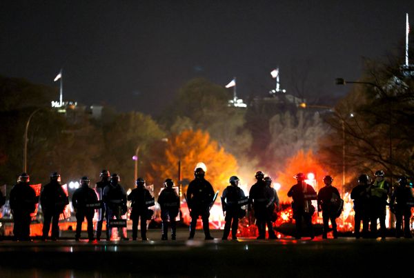 Trump Calls on DC Police to Not 'Hold Back' After MAGA Supporters Attacked Trump Calls on DC Police to Not 'Hold Back' After MAGA Supporters Attacked - Sputnik International