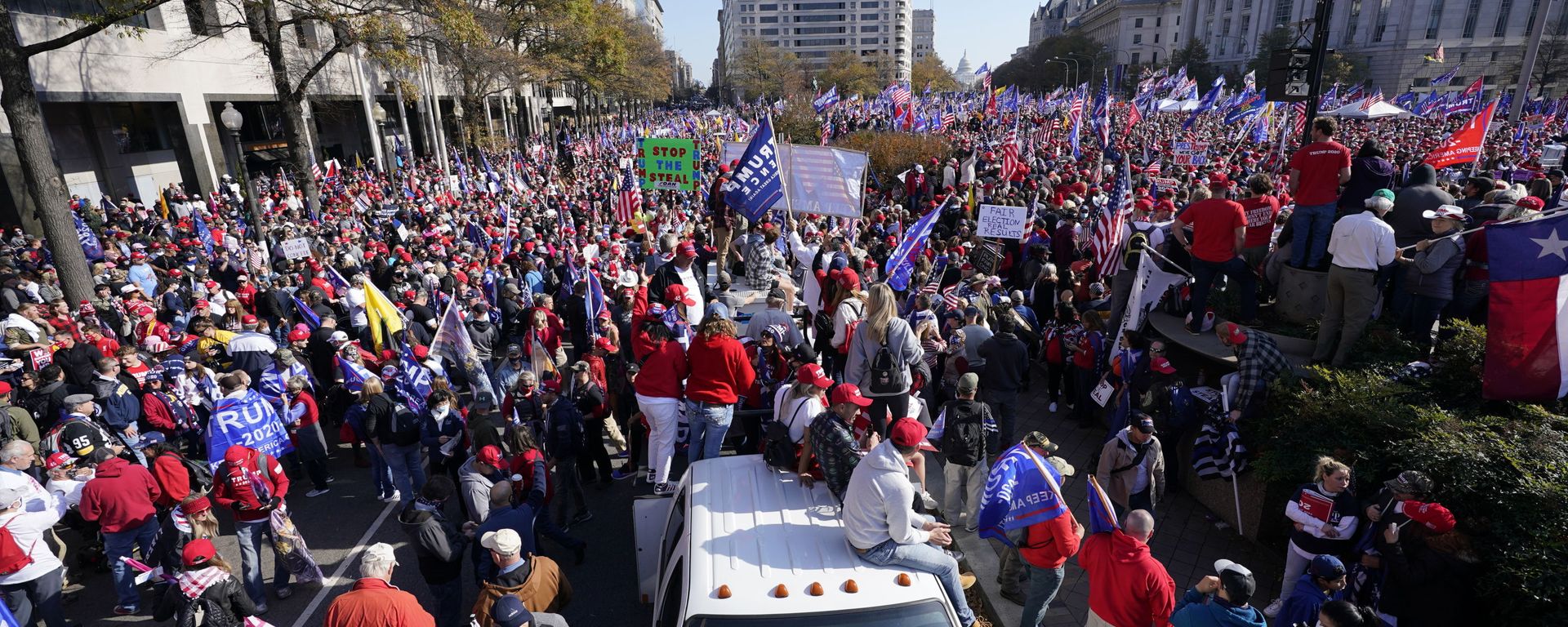 Supporters of President Donald Trump rally at Freedom Plaza on Saturday, Nov. 14, 2020, in Washington. - Sputnik International, 1920, 10.05.2021