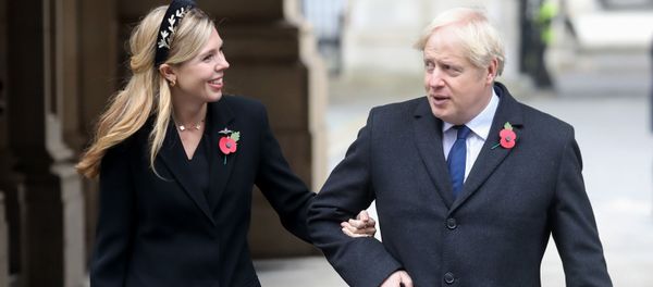 Britain's Prime Minister Boris Johnson (R) and his parter Carrie Symonds (L) meet veterans at the Remembrance Sunday ceremony at the Cenotaph on Whitehall in central London, on November 8, 2020 Britain's Prime Minister Boris Johnson (R) and his parter Carrie Symonds (L) meet veterans at the Remembrance Sunday ceremony at the Cenotaph on Whitehall in central London, on November 8, 2020 - Sputnik International