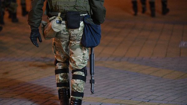 A law enforcement officer during an unathoirized rally in Minsk, Belarus - Sputnik International