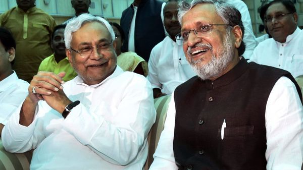 Bihar Chief Minister Nitish Kumar, left, and Deputy Chief Minister Sushil Kumar Modi share a light moment after oath taking ceremony at Raj Bhawan in Patna, India, Thursday, July 27, 2017. - Sputnik International