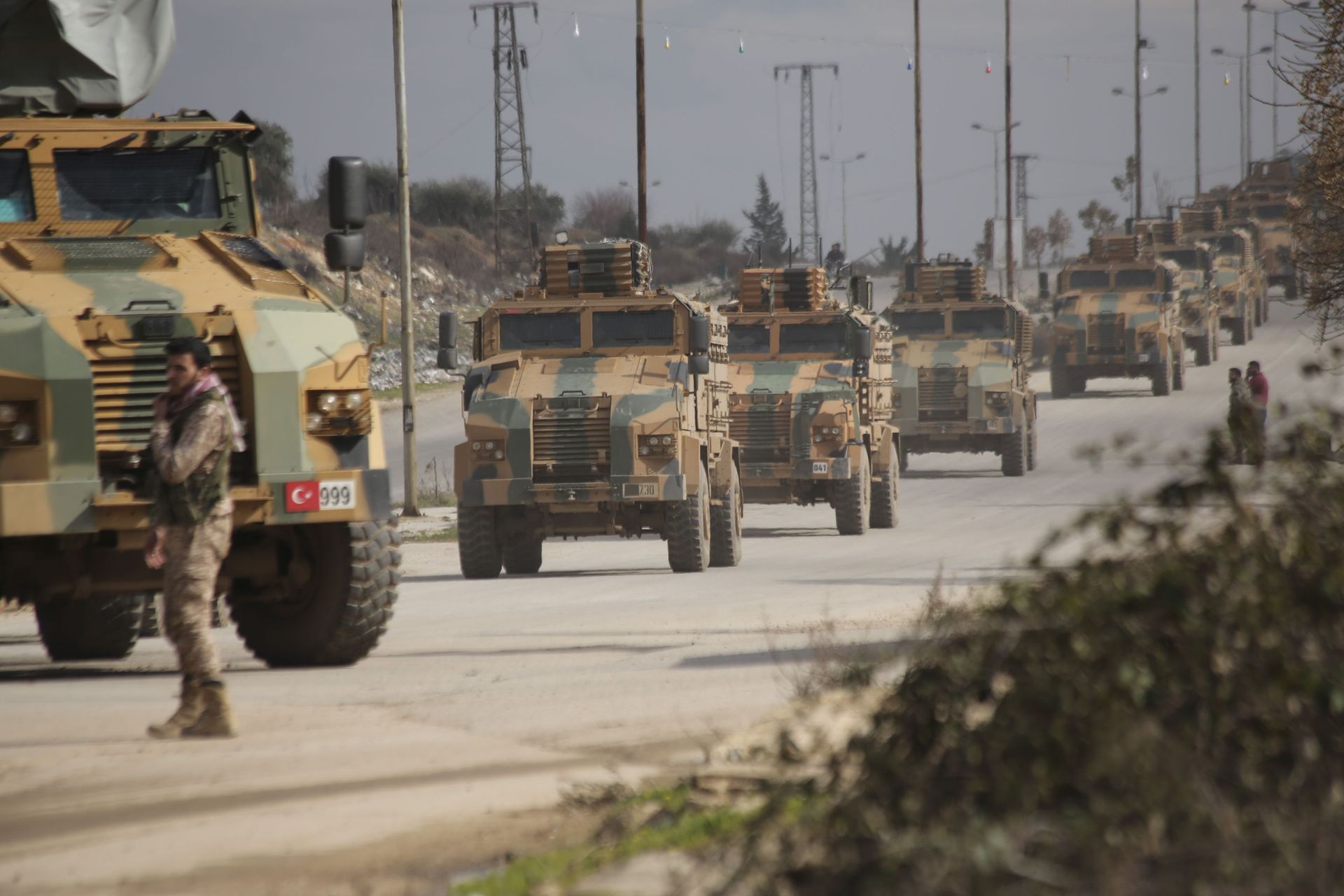 Turkish military convoy drives in Idlib province, Syria, Saturday, Feb. 22, 2020 Turkish military convoy drives in Idlib province, Syria, Saturday, Feb. 22, 2020 - Sputnik International, 1920, 07.09.2021