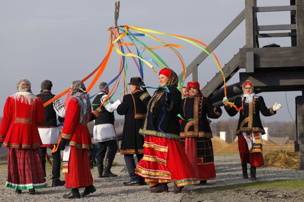 People take part in the opening of the Slobozhanschina ethno village in the Belgorod Region. People take part in the opening of the Slobozhanschina ethno village in the Belgorod Region. - Sputnik International