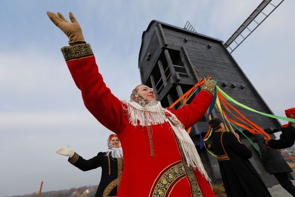 People perform a dance during the opening of the Slobozhanschina historical and cultural complex in the Belgorod Region. People perform a dance during the opening of the Slobozhanschina historical and cultural complex in the Belgorod Region. - Sputnik International